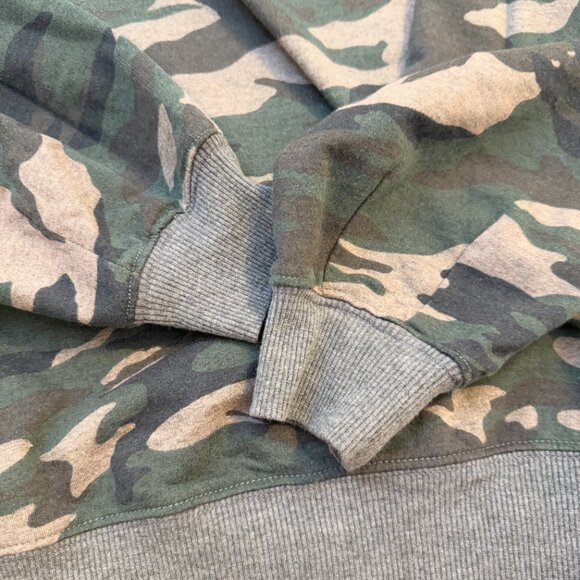 Women Sofia Jeans Drop-Shoulder Crewneck Sweatshirt in Camo Green Size Small - Picture 8 of 8